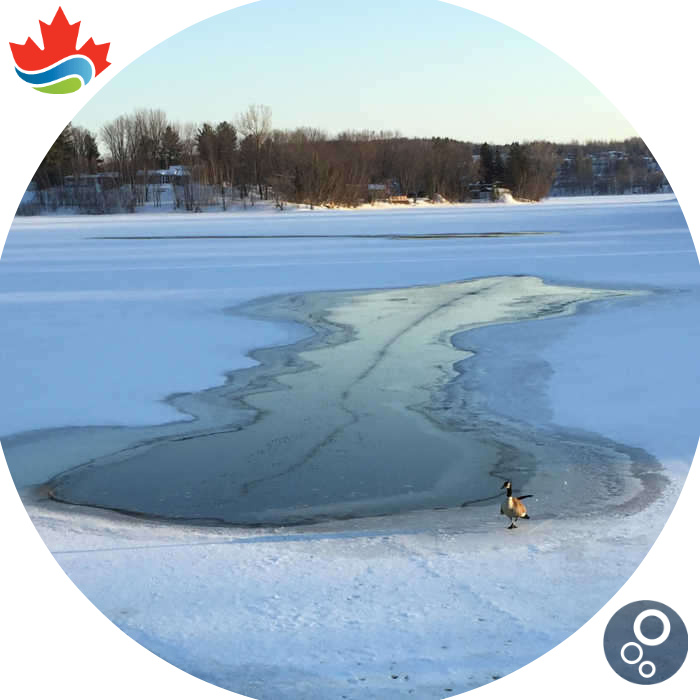 Lake aeration through de-icing